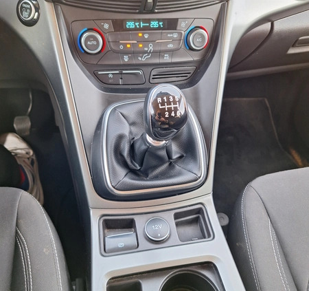 Ford Kuga cena 68900 przebieg: 122500, rok produkcji 2018 z Pabianice małe 562